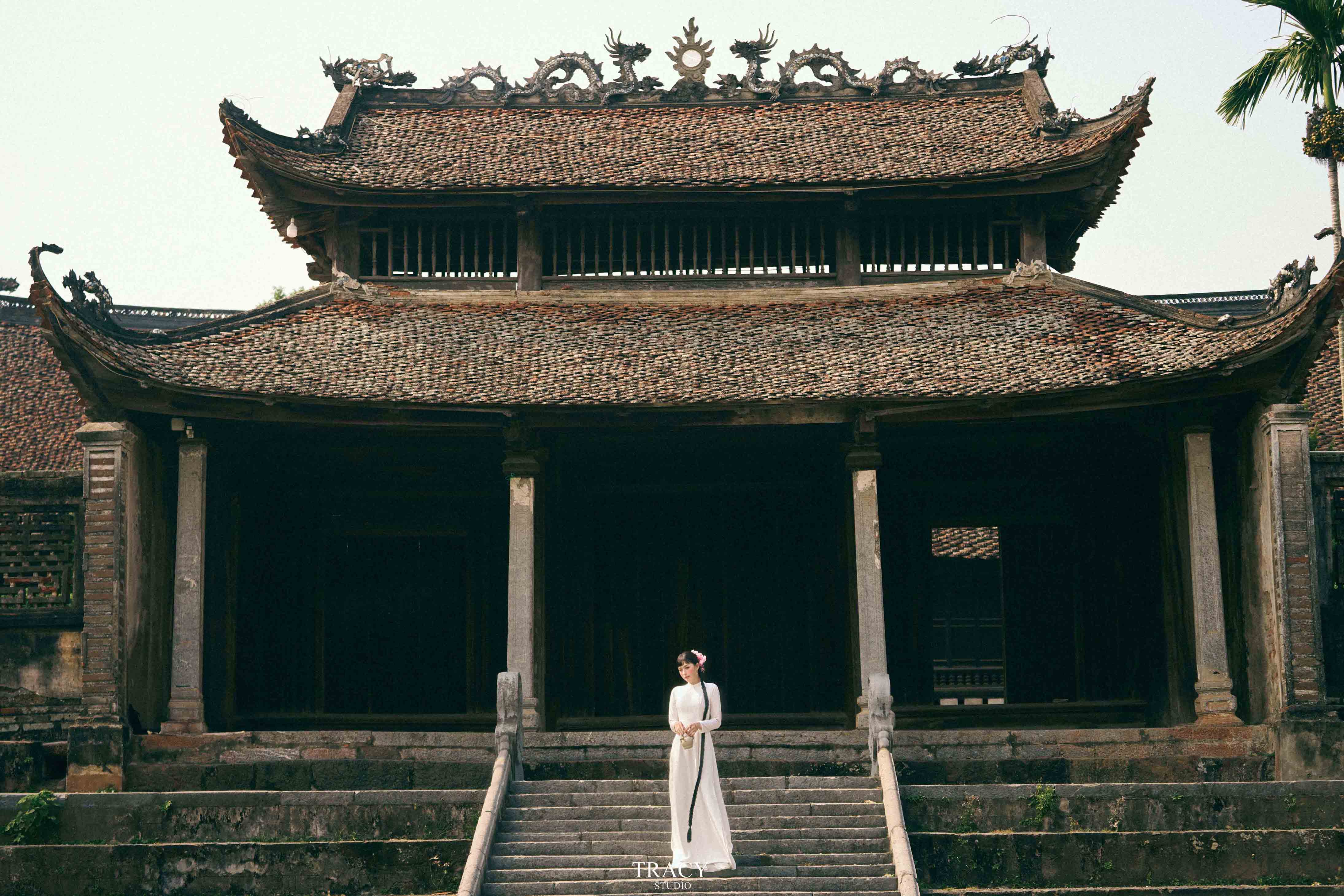 frontend/img/gallery/anh-tet-yem-ao-dai/tracy-studio-chup-concept-ao-dai-chu-oanh (2).jpg